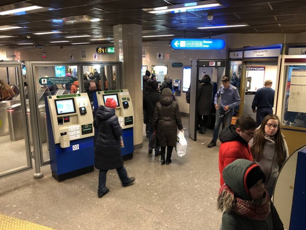 В Рождественскую ночь метро Петербурга будет работать без перерыва