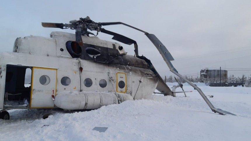 Первые кадры с места аварийной посадки вертолета Ми-8 под Красноярском