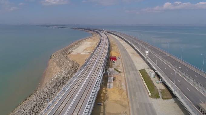 Аксенов оценил запуск железнодорожного движения по Крымскому мосту