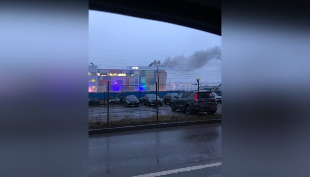 В МЧС рассказали подробности возгорания в петербургском ТРЦ «Монпансье»