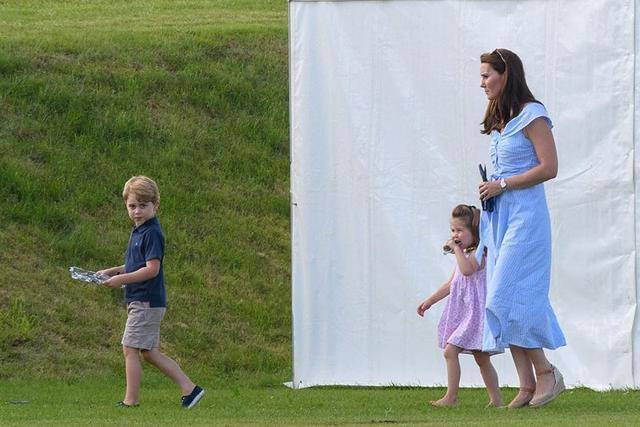 Кейт Миддлтон обула принца Джорджа в кеды от бюджетной марки