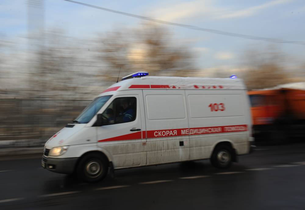 Один человек пострадал при обрушении перегородок на складе в Москве