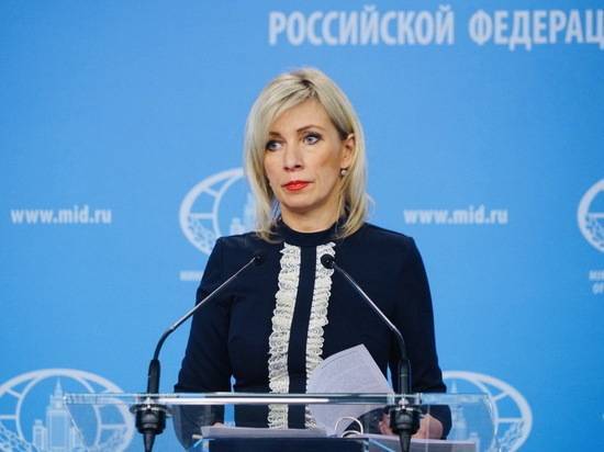 Захарова назвала причину сложных отношений с Польшей