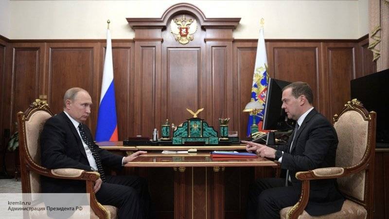 Медведев пожелал Путину хорошего Нового года и отдыха в праздники