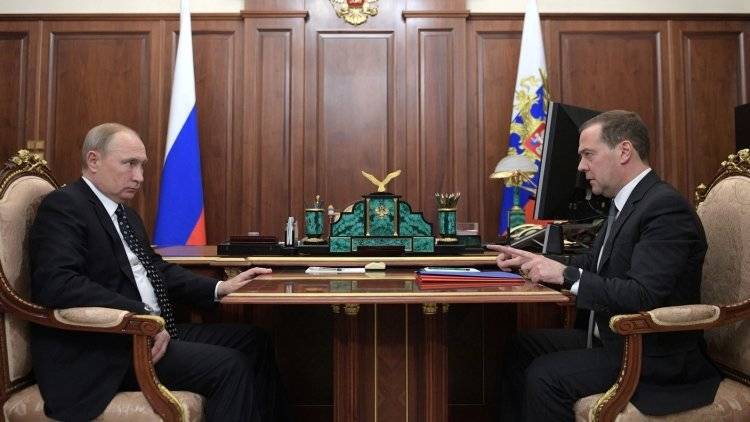 Медведев пожелал Путину найти на праздниках возможность, чтобы отдохнуть