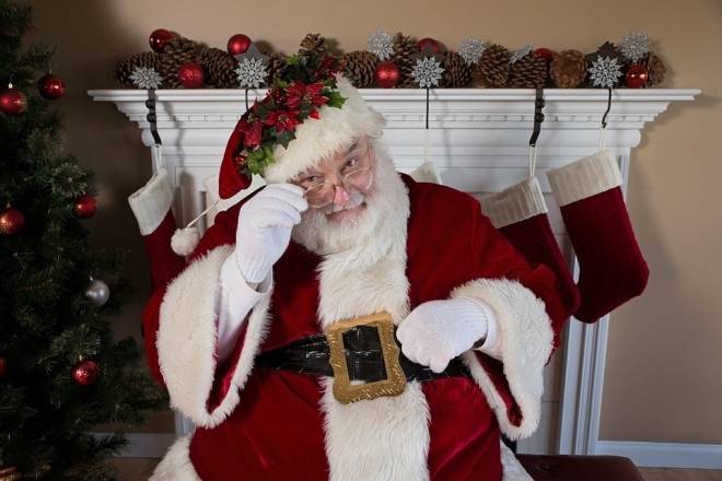 Санта-Клаус завершил очередное кругосветное турне с подарками для детей