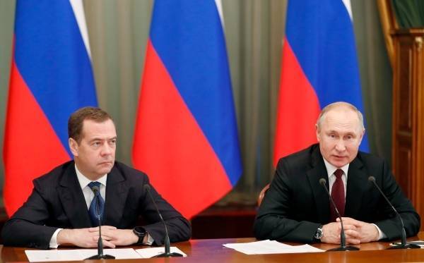 Дмитрий Медведев пожелал президенту «немножко отдохнуть» в новогодние праздники