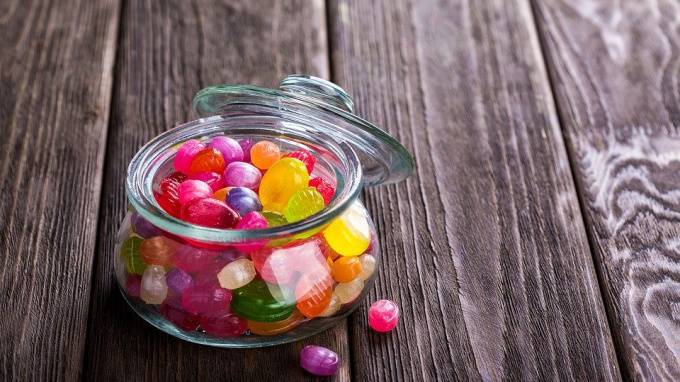 В Ленобласти восемь школьников отравились конфетами