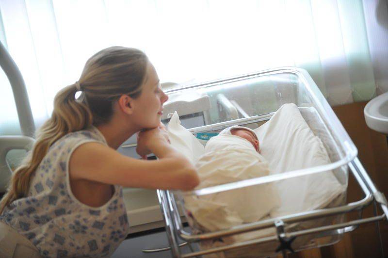 Уровень младенческой смертности достиг исторического минимума в России