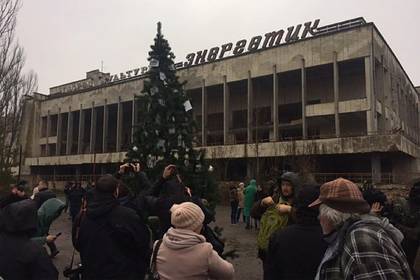 В Припяти впервые после Чернобыльской аварии установили новогоднюю елку