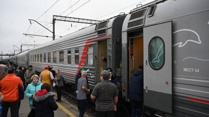 Первый поезд, проехавший в Крым через Керченский пролив, отправился в обратный путь