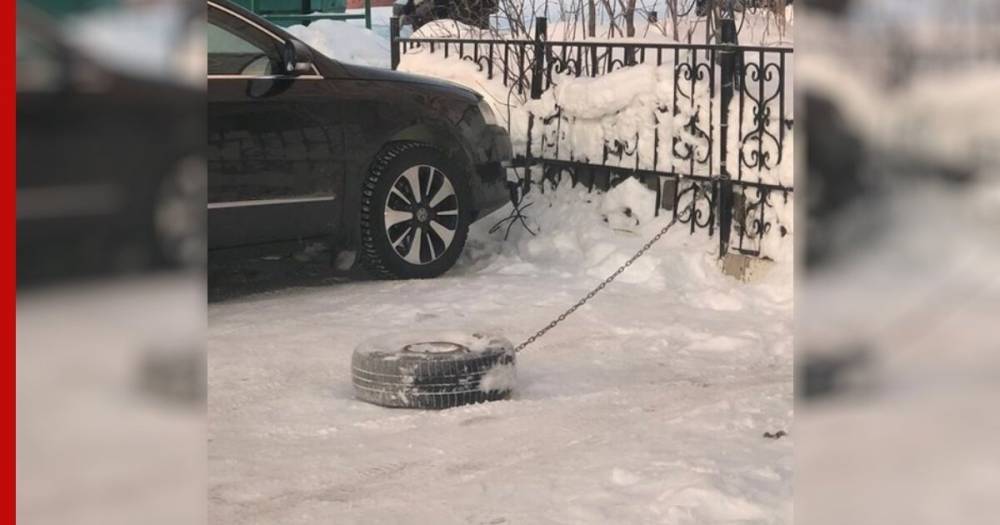 Житель Ноябрьска придумал необычный способ «охраны» парковочного места