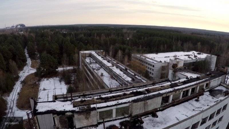 Украинцы впервые после Чернобыльской аварии установили новогоднюю елку в Припяти