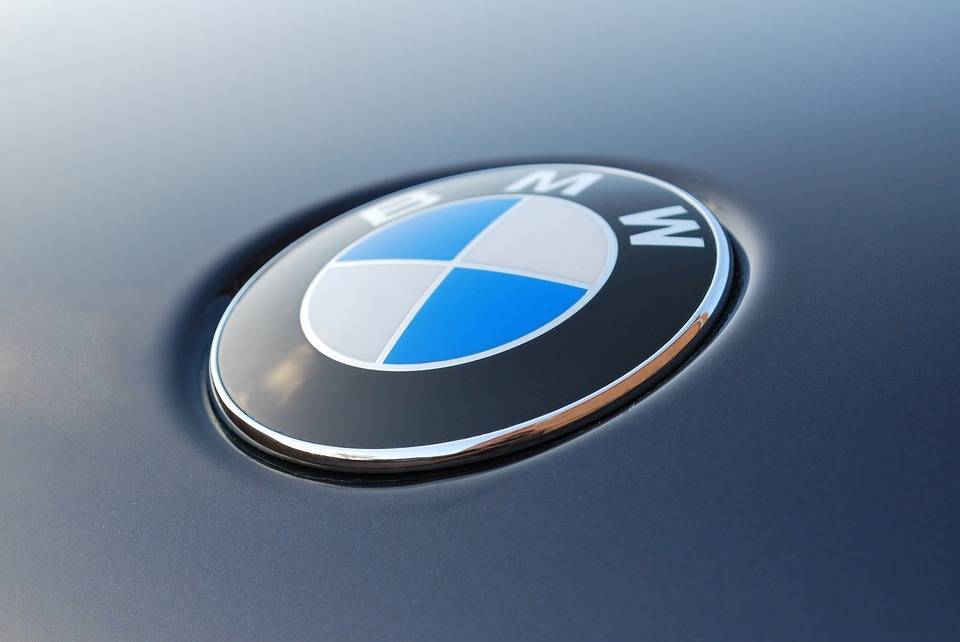 BMW отзывает в России более 19 000 автомобилей из-за детских сидений