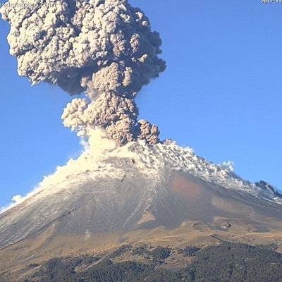 Желтый уровень тревоги объявили власти Мексики из-за вулкана Попокатепетль