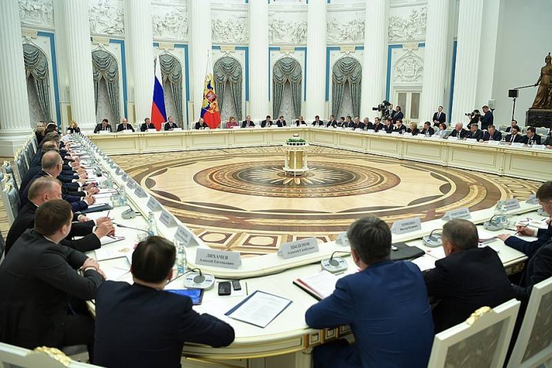 Путин напугал министров опросами ФСО