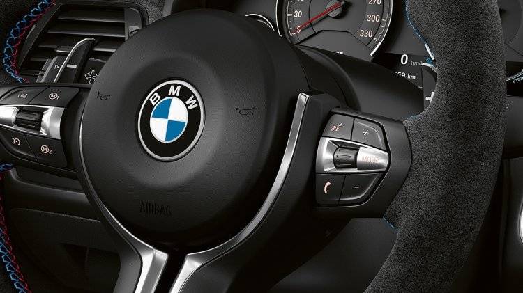BMW объявил, что отзовет 19 тысяч автомобилей из-за небезопасного крепления детских кресел