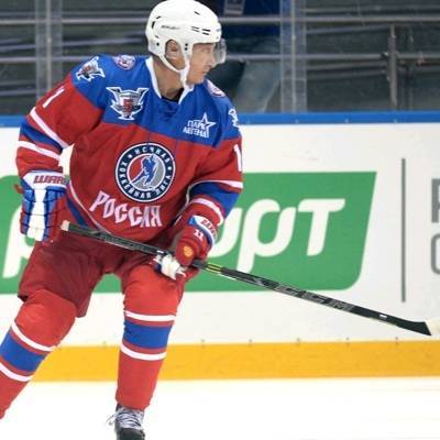 Путин принимает участие в предновогоднем матче Ночной хоккейной лиги