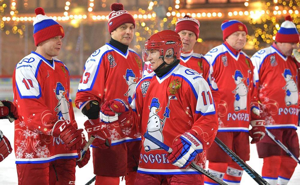 Путин сразился с бизнесом в матче НХЛ на Красной площади
