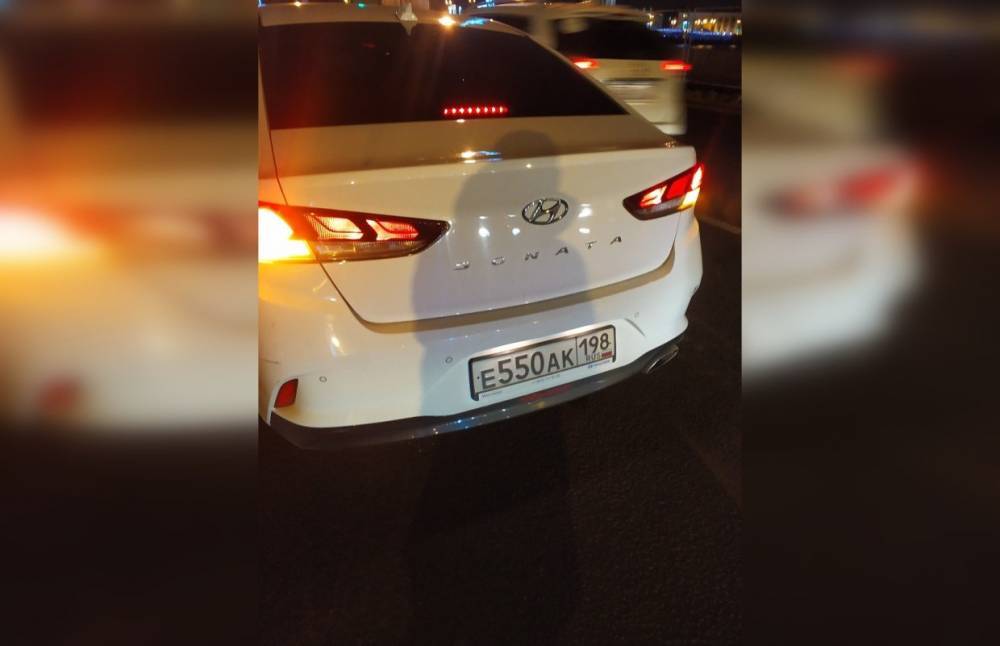 Водитель Hyundai Sonata сбежал после ДТП на Дворцовой набережной