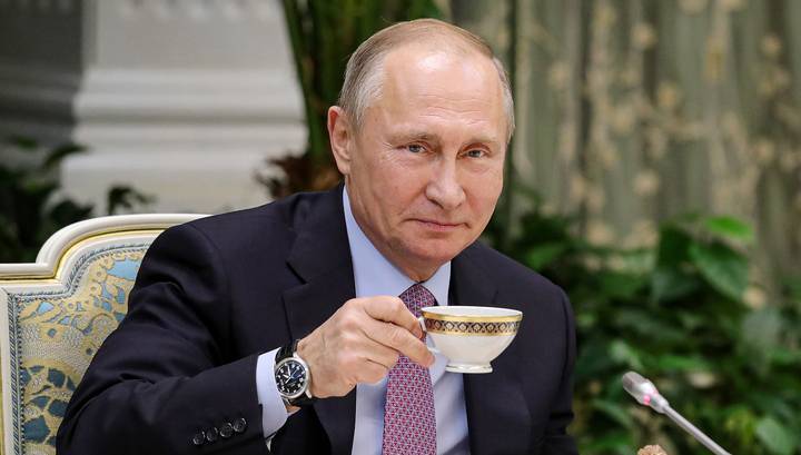 Политик года: почти четверть россиян хотели бы пригласить за новогодний стол Путина