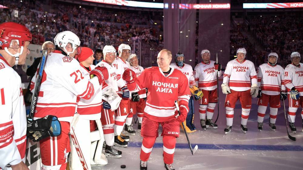 «Красная» команда Путина уверенно победила в матче Ночной хоккейной лиги