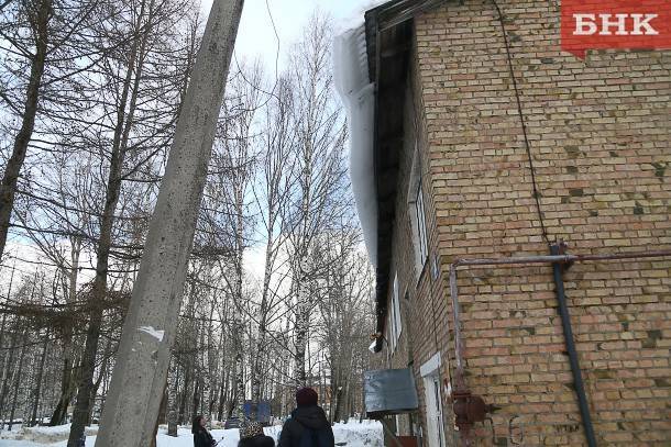 За снег с крыши здания полиции и нацгвардии в Сосногорске заплатят из районной казны