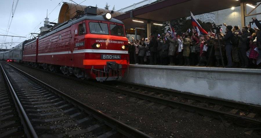 Первый пассажирский поезд из Москвы прибыл в Крым