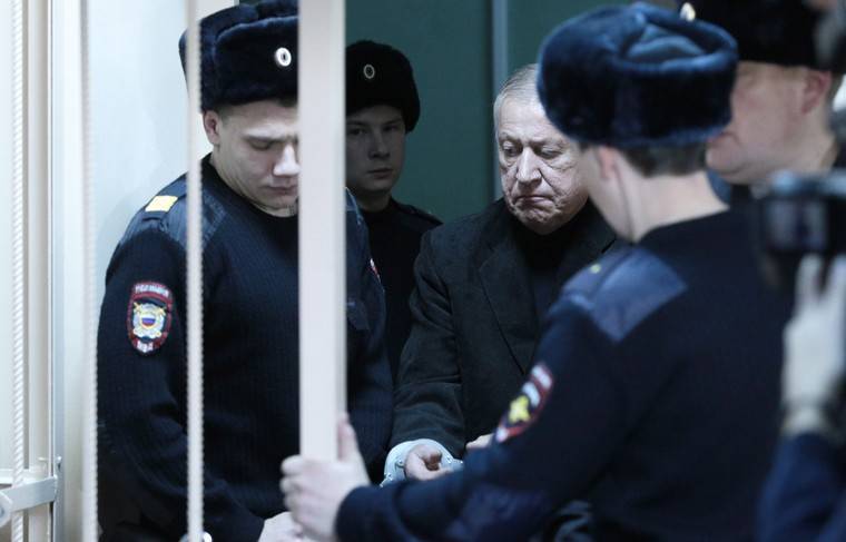 Обвиняемый в получении взятки экс-мэр Челябинска останется в СИЗО