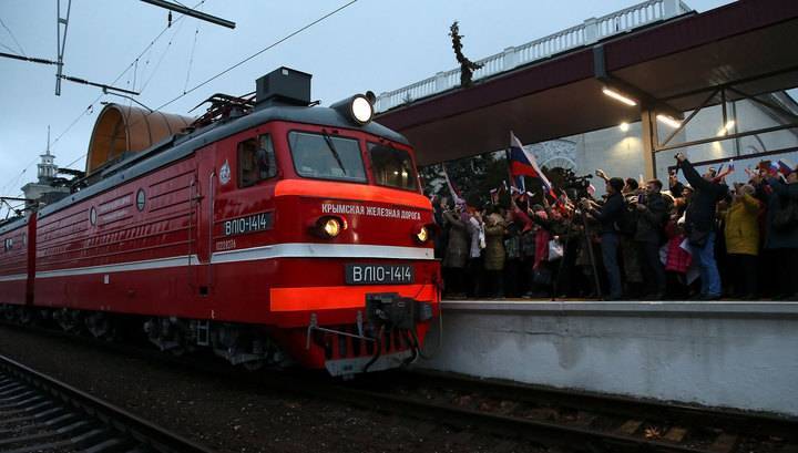 В Крым после пятилетнего перерыва прибыл первый поезд из Москвы