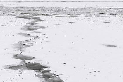Два человека погибли при провале грузовиков под лед в Якутии