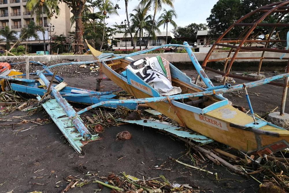 Больше 20 человек погибли из-за тайфуна на Филиппинах
