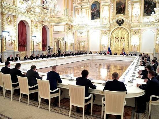 Путин пошутил о «царских интерьерах» на встрече с бизнесменами