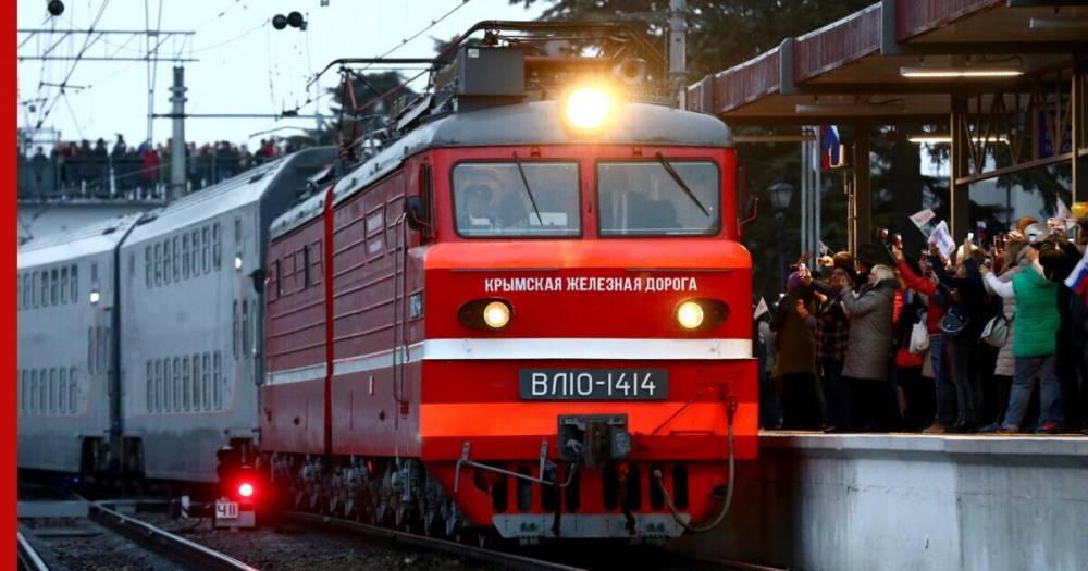 Первый пассажирский поезд прибыл в Симферополь из Москвы