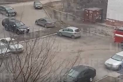 Жильцов дома эвакуировали после подрыва автомобиля российского чиновника