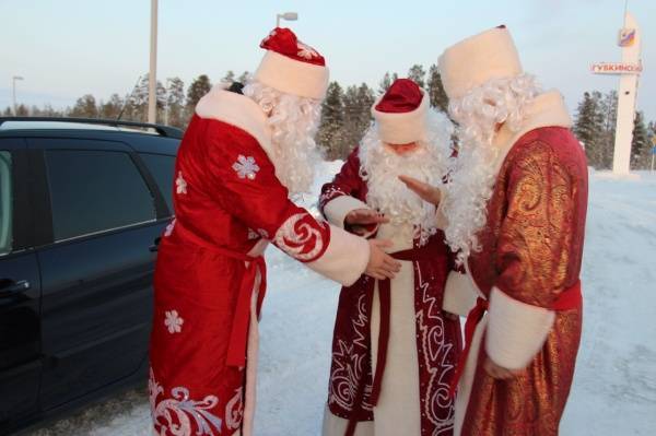 Ямальские политики на один день стали Дедами Морозами и водителями такси