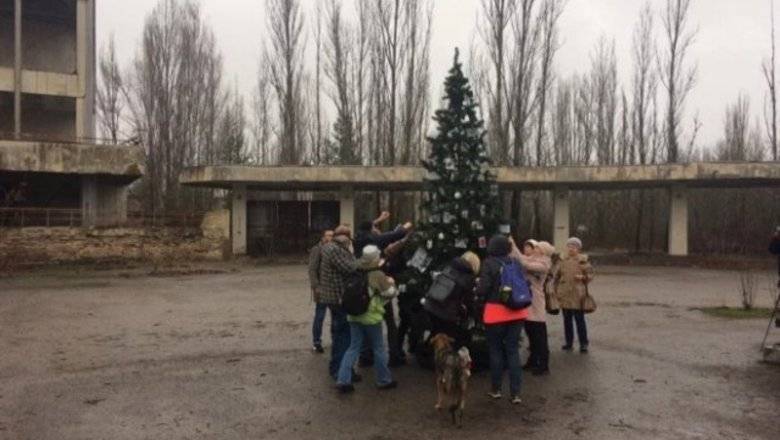 В Припяти впервые после аварии на Чернобыльской АЭС установили новогоднюю елку