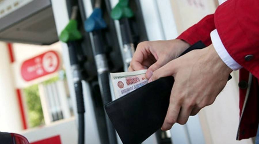 В преддверии Нового года автовладельцам придется платить за бензин больше