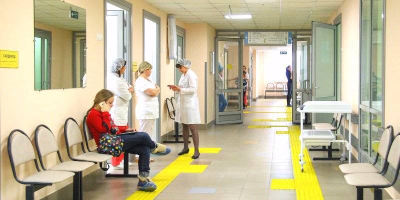 Поликлиники в Москве изменят режим работы из-за праздников