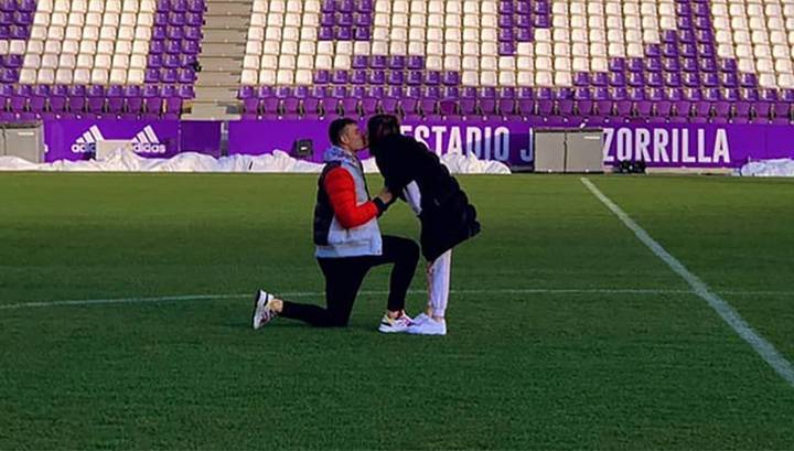 Вратарь "Реала" Лунин сделал предложение своей девушке на стадионе