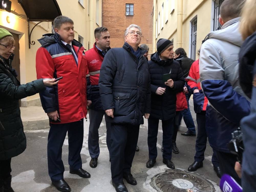 Глава жилкома проверил фасады исторических домов в центре Петербурга после капремонта