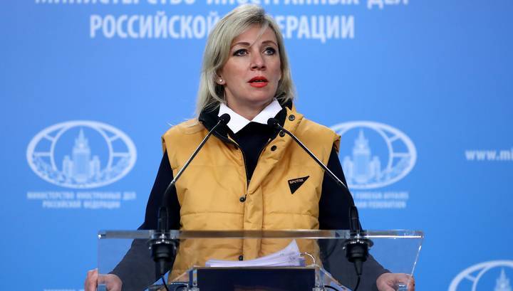 Захарова провела брифинг в желтом жилете, поддержав Sputnik Эстония