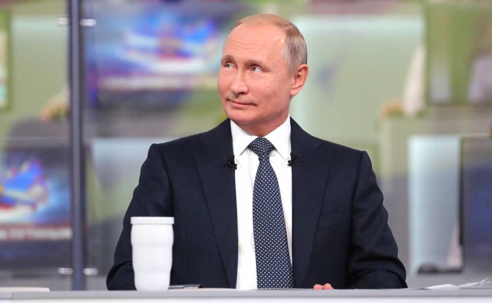 Каждый пятый россиянин хотел бы пригласить Путина за новогодний стол