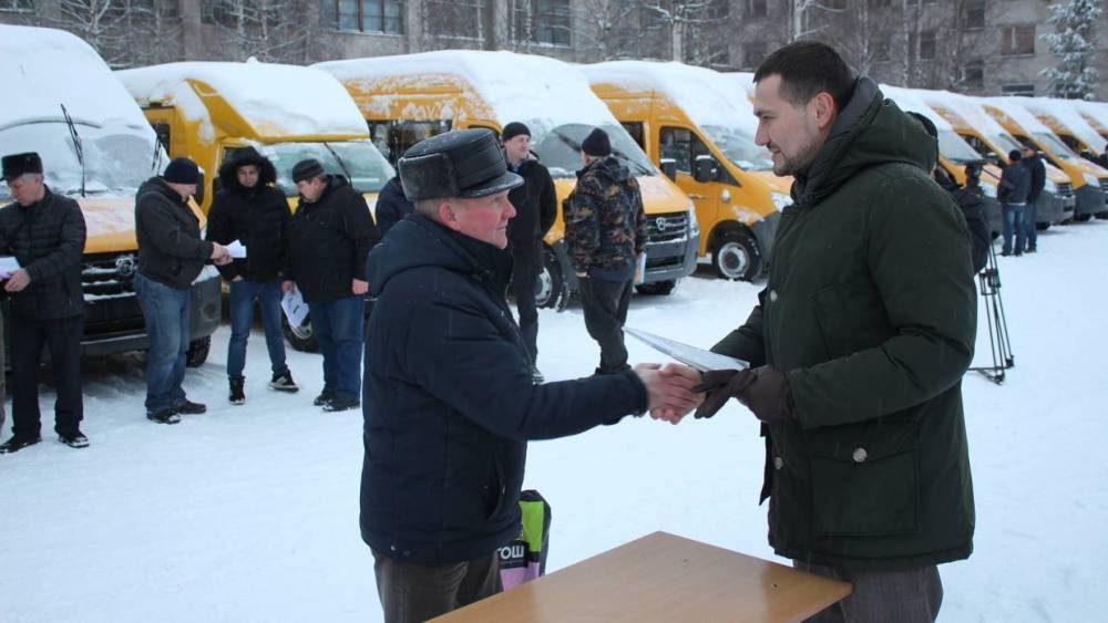 В Архангельской области школы получили 48 новых автобусов
