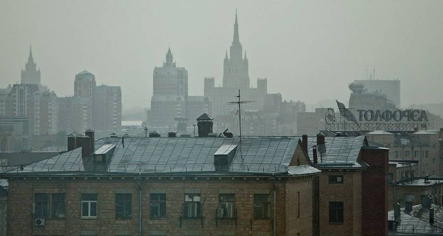Москвичей предупредили об опасной погоде из-за тумана и гололеда