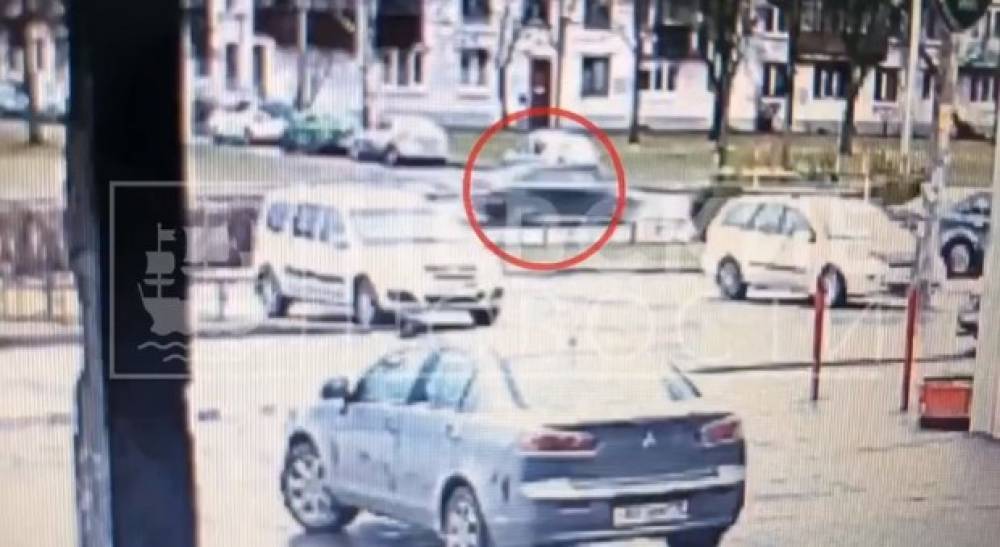 НЕВСКИЕ НОВОСТИ публикуют видео жесткого наезда машины на девочку на Партизана Германа