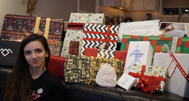 Женщина из Мичигана обнаружила, что ее секретный Санта — Билл Гейтс. Подарки весили 80 фунтов