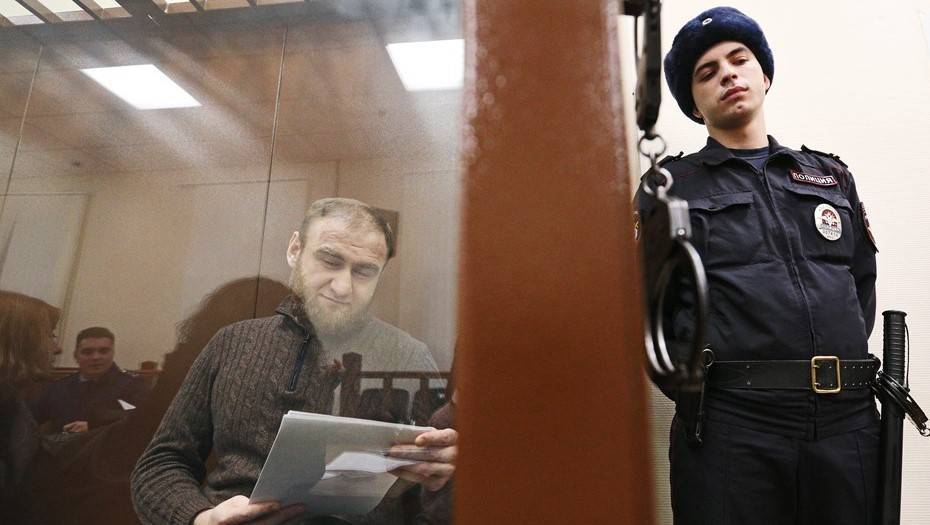 Суд в Москве продлил арест Рауфу Арашукову и его отцу