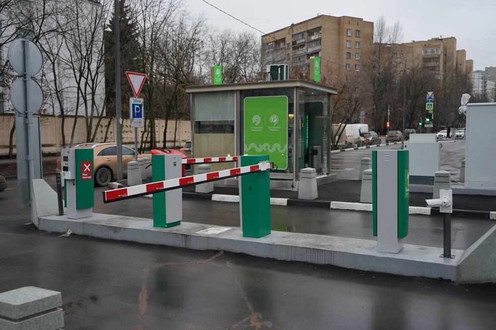 Более 20 новых парковок со шлагбаумами организовали в Москве в 2019 году