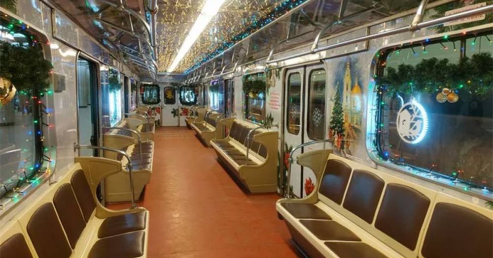 В московском метро появился новогодний поезд